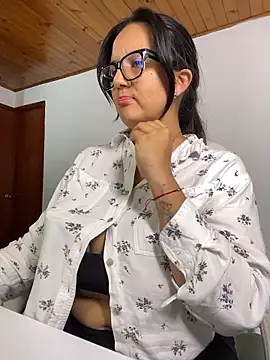 SWEETLILY18 stripchat live cam model