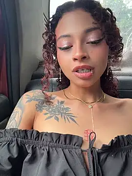 roxyrougee stripchat live cam model