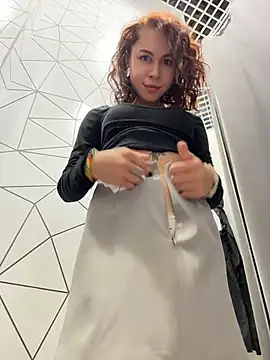 RosieDesire stripchat live cam model