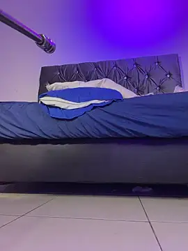 Aliceroys__ stripchat live cam model