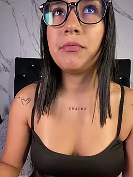 Val12777 stripchat live cam model