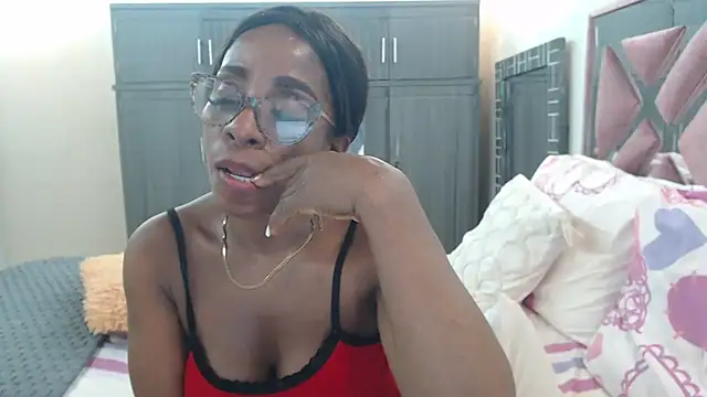 Ginachaudex stripchat live cam model