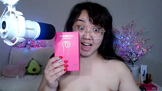Moertomlly stripchat live cam model