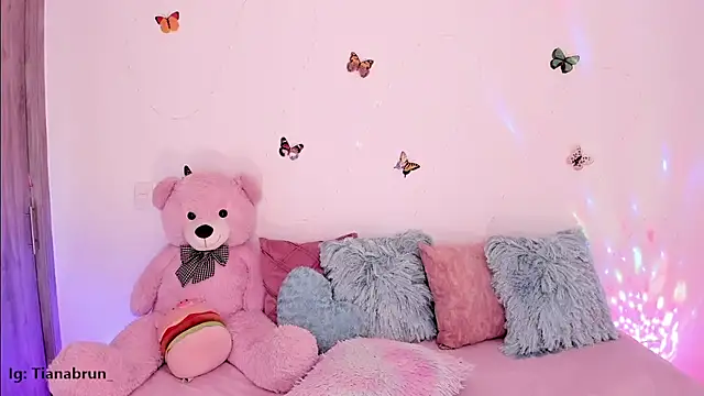 Zara_uwu_ stripchat live cam model