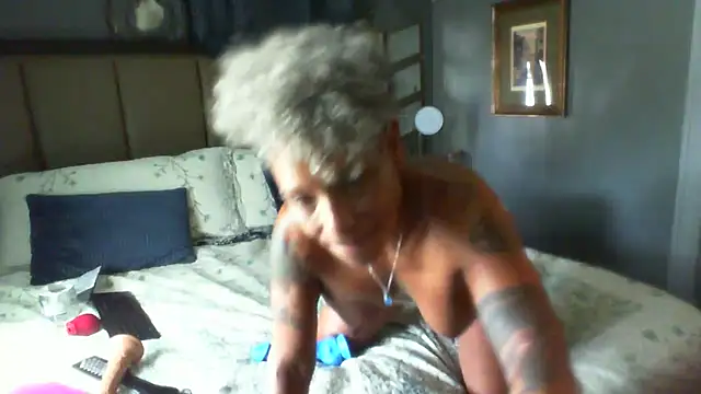 CeceilaMoon stripchat live cam model