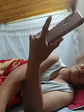 tttmai stripchat live cam model