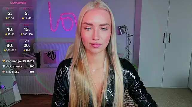 TessaGrays stripchat live cam model