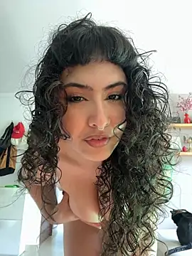 SugarTroubl33 stripchat live cam model