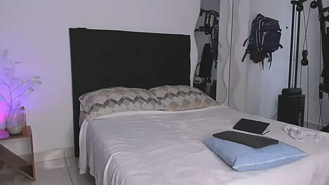 IrisFit stripchat live cam model