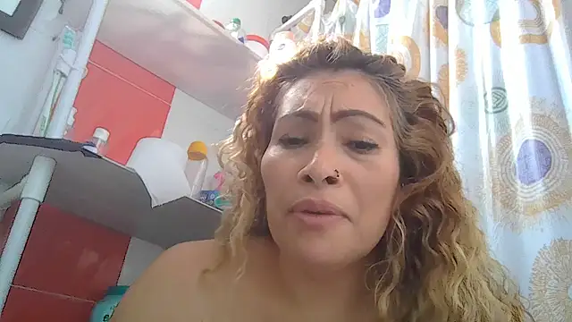 Layla-Astrum stripchat live cam model