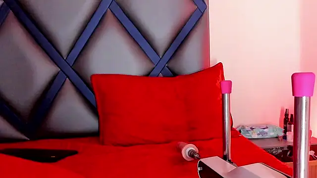 Bby-pink stripchat live cam model