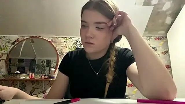 VerdaGormly stripchat live cam model