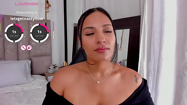 CeliWoods stripchat live cam model