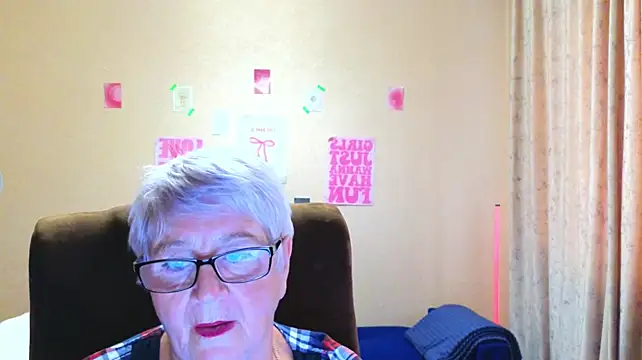 Sandra_Snowflake stripchat live cam model