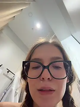 MilliWish stripchat live cam model