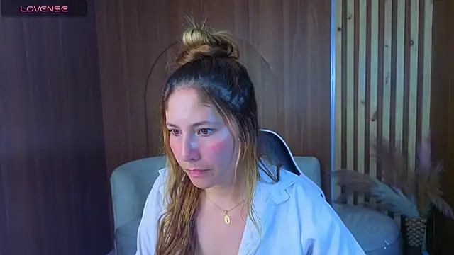 Aratna_Blonde_Tx stripchat live cam model