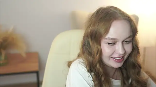 LaveniaHullum stripchat live cam model