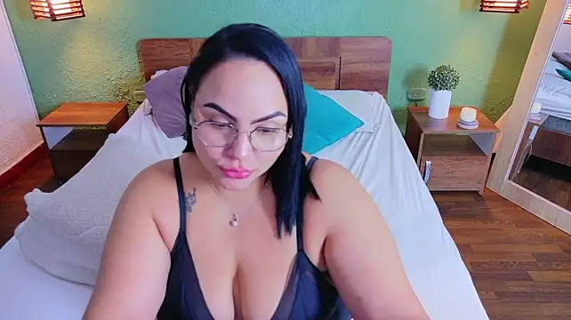 Curvy_sexyvalen stripchat live cam model