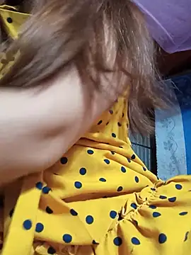 Bee_2x stripchat live cam model