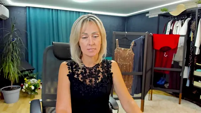 Julia_Cherry_ stripchat live cam model