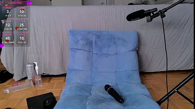 Strawberryfoxx stripchat live cam model