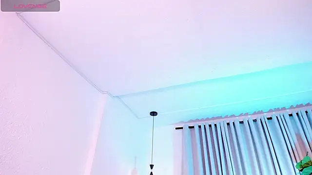 emily_roousee stripchat live cam model