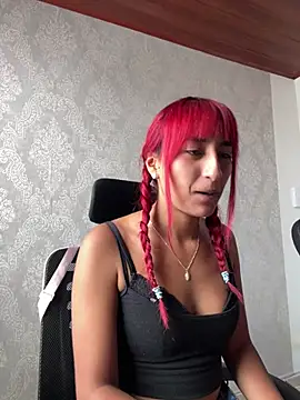 Juliethademon stripchat live cam model