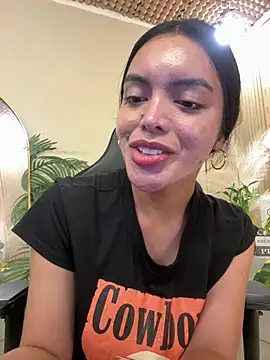 TS-SimplyTheBest stripchat live cam model
