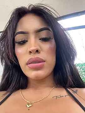 MystiqueXXX stripchat live cam model
