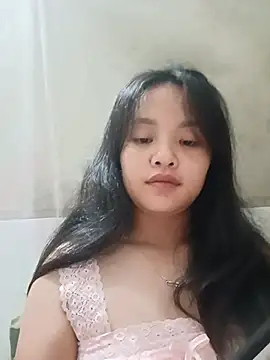 Pretty-haert stripchat live cam model