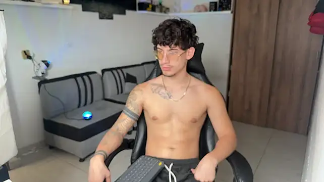 Kisan_Smith stripchat live cam model