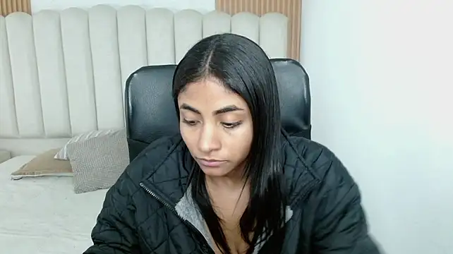 shaneelle stripchat live cam model