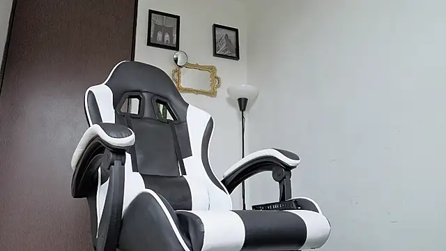 Arteemiiis stripchat live cam model