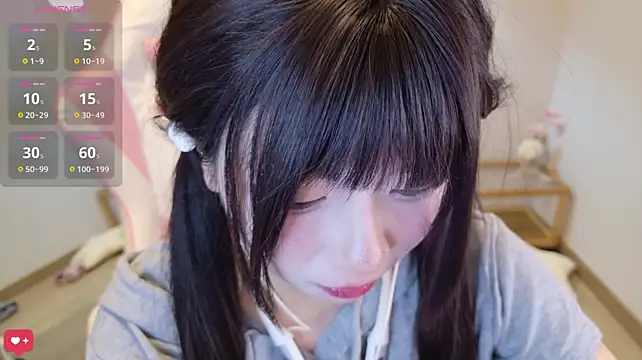 Qiqiiii-05 stripchat live cam model
