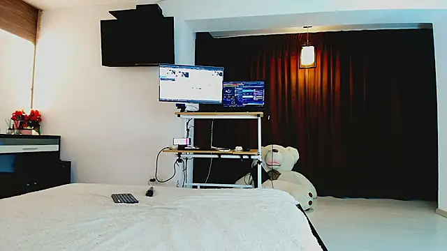 LadyAriaHunt stripchat live cam model