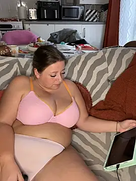 Poppyshaw_ stripchat live cam model