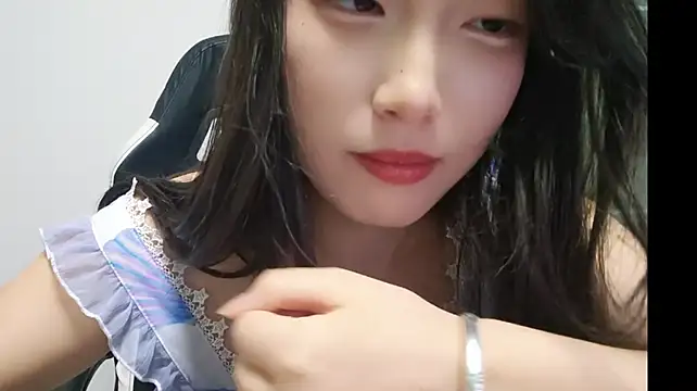 Q-Xixi stripchat live cam model