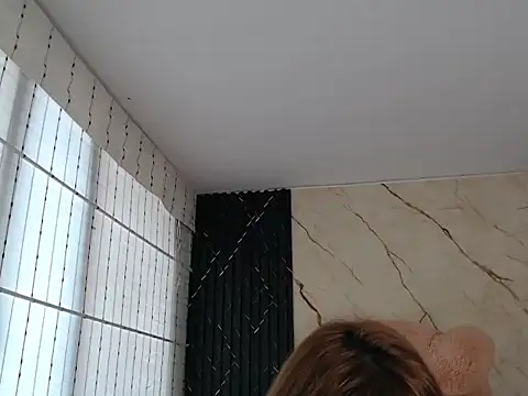 aly_blonde stripchat live cam model