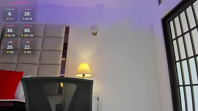 Litte_Holly stripchat live cam model