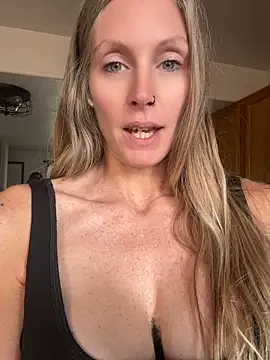 ItsDanniG stripchat live cam model