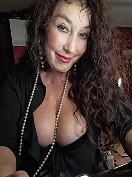 GypsyEsmeralda stripchat live cam model