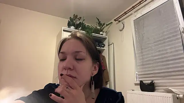 LaineYonker stripchat live cam model