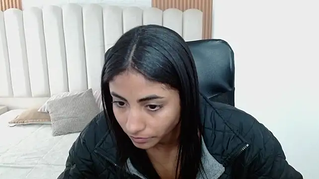 shaneelle stripchat live cam model