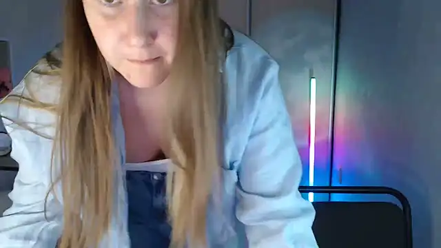 Milka_kamila stripchat live cam model