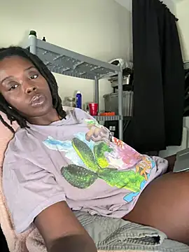thechocolatepeach stripchat live cam model