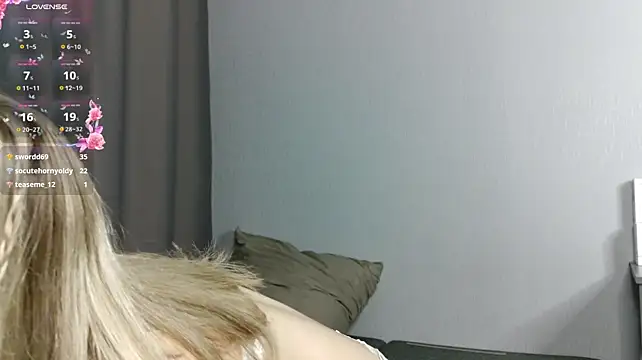 LunaLiva stripchat live cam model