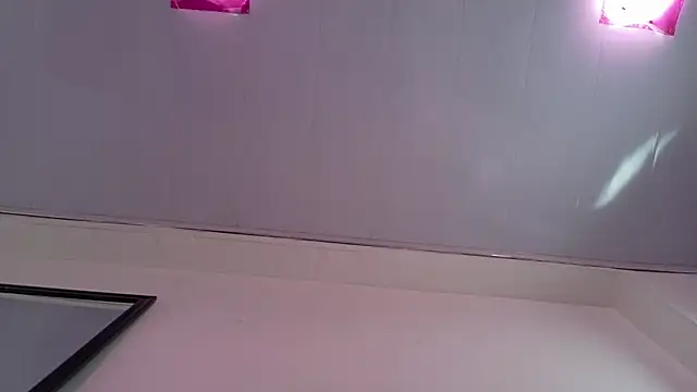 NahomyEvans stripchat live cam model
