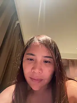 yueyuesse stripchat live cam model