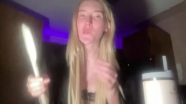 mayaahart stripchat live cam model