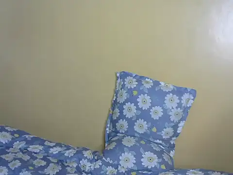 PetiteAlluree stripchat live cam model